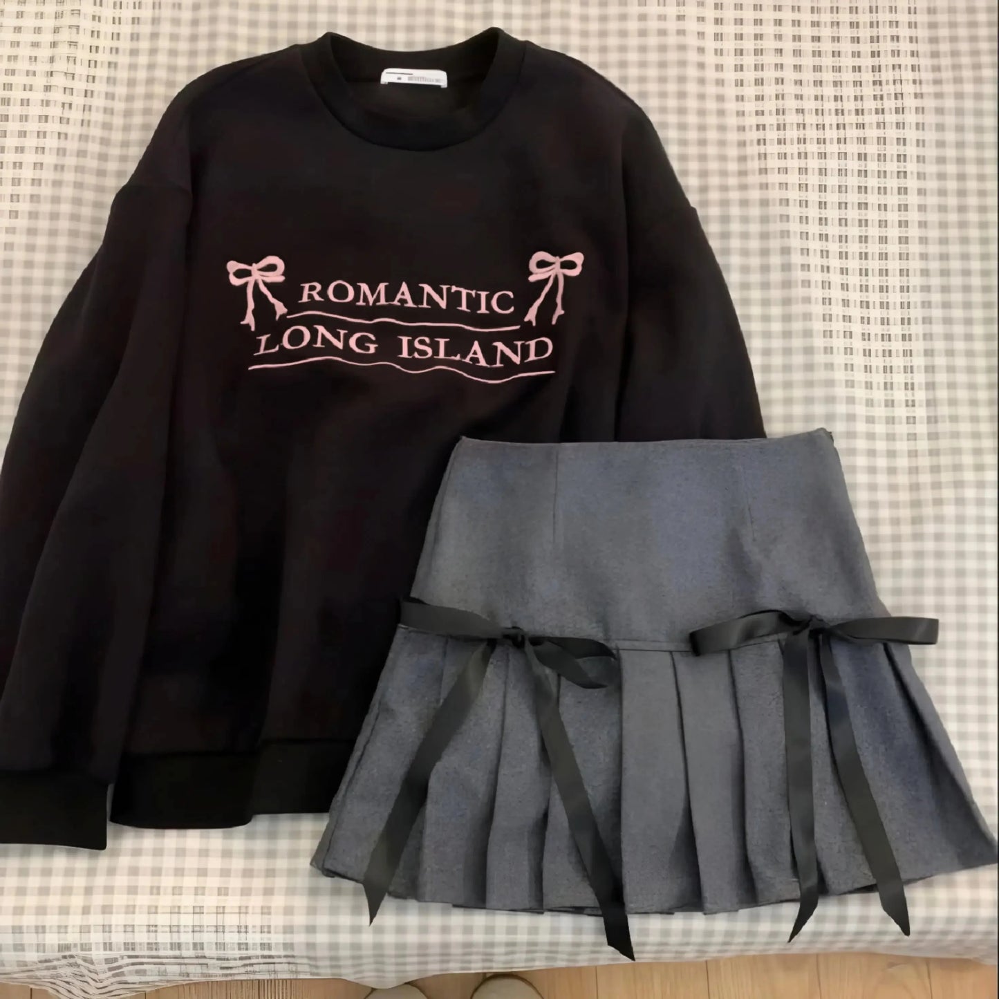 Black Romantic Long Island Sweatshirt