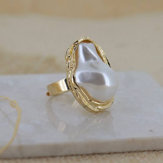 Irregular Pearl Shaped Ring