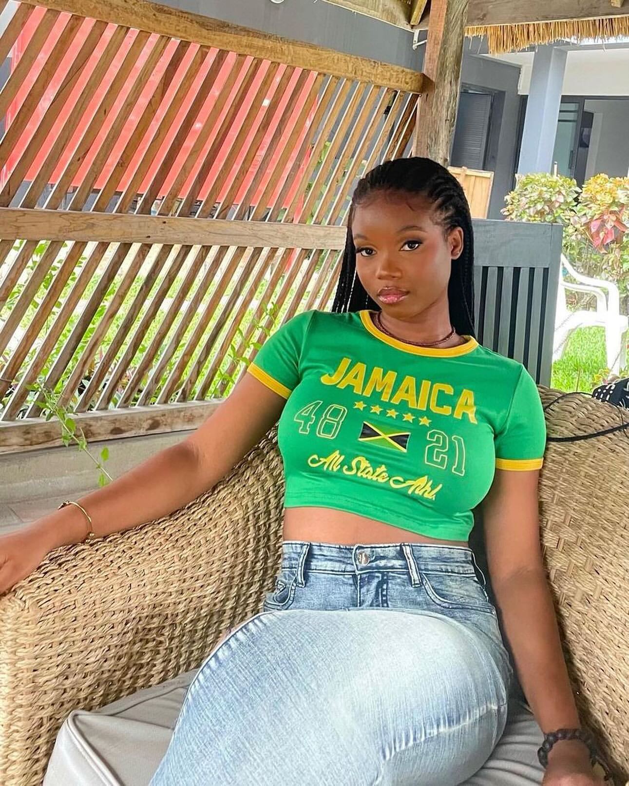 'Jamaica' '48' '21' Crew Neck Crop Top