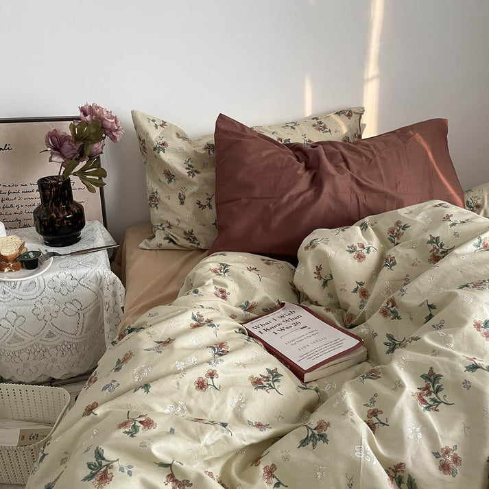 Old Fashioned Floral Bedding Set