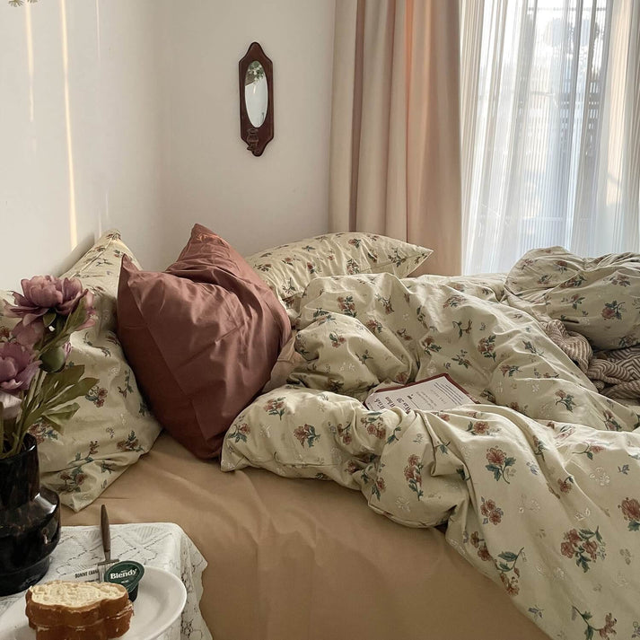 Old Fashioned Floral Bedding Set