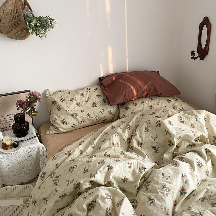 Old Fashioned Floral Bedding Set