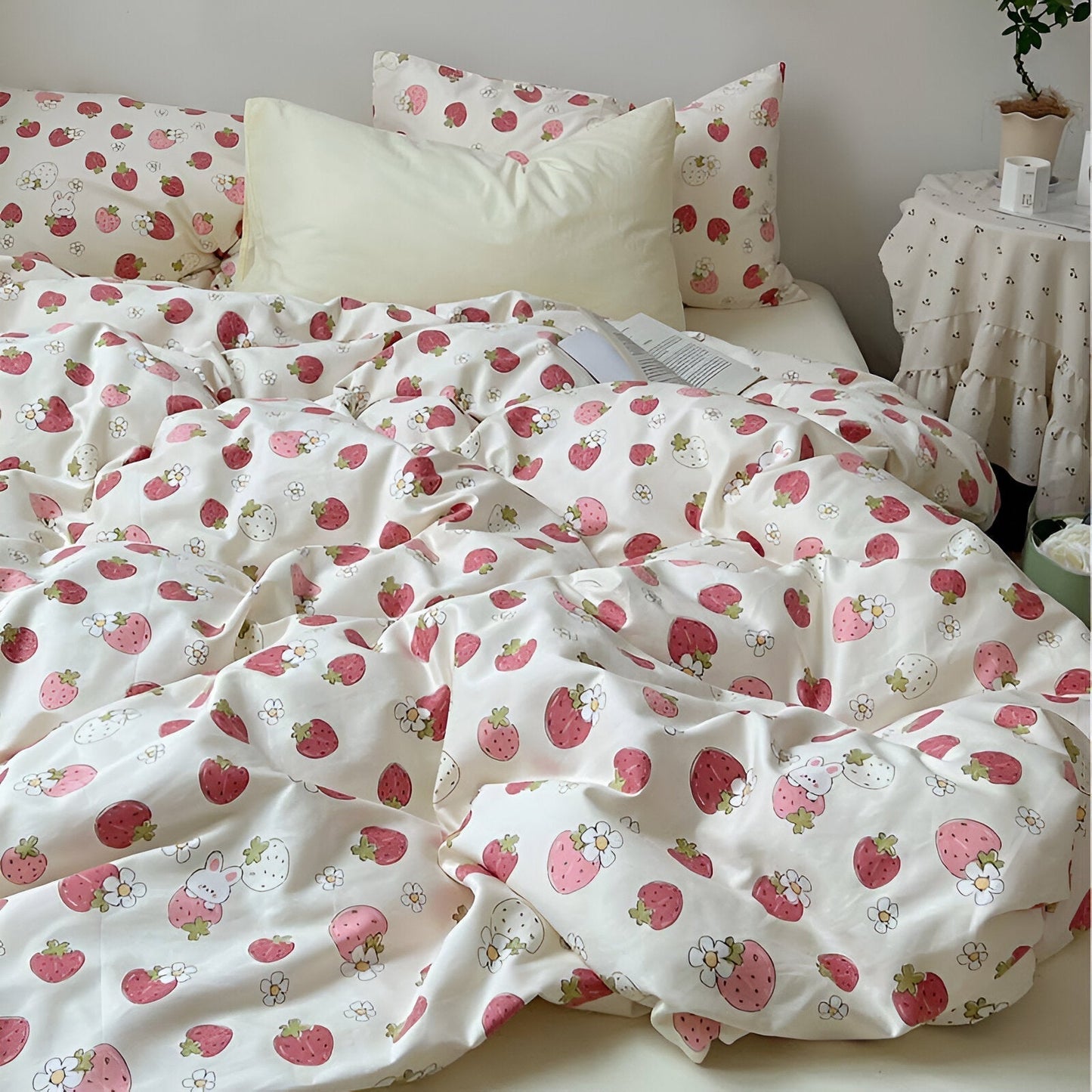 Strawberry Print Bedsheet Set